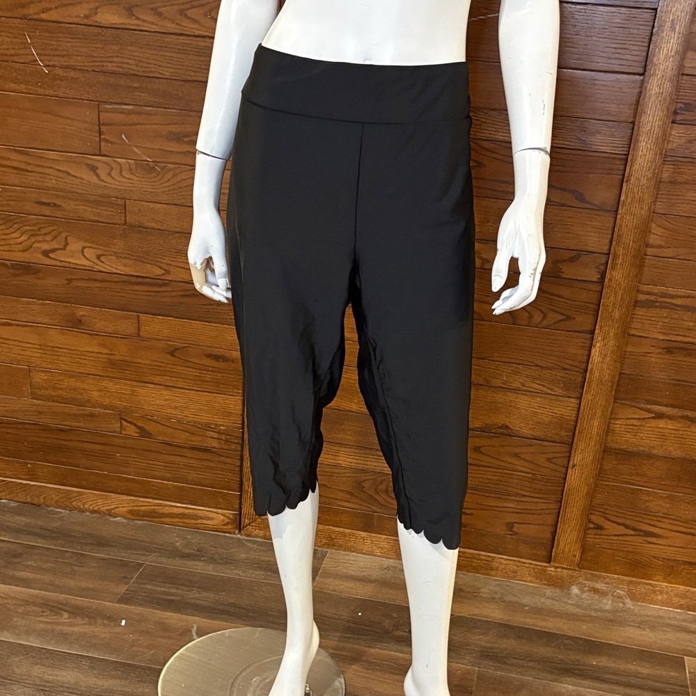 Source Unknown Elegant Black Scalloped Capris